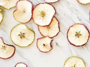 ویتامین سیب زرد خشک با پوست