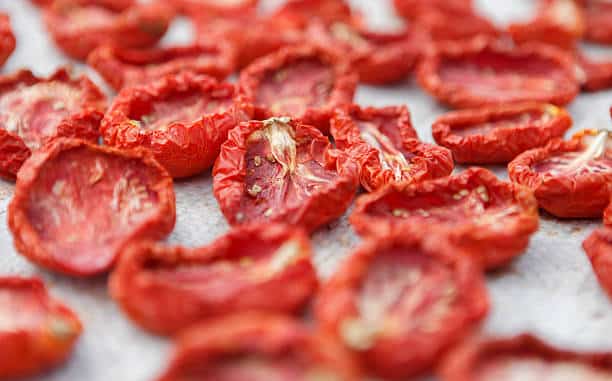 گوجه خشک در چه غذاهایی استفاده میشود